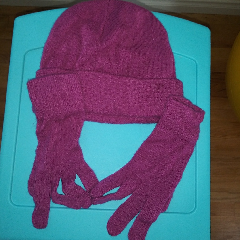 Woman's Hat & Gloves